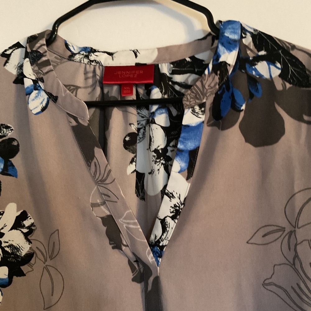 Jennifer Lopez Floral Blouse in Gray, Black, and Blue - Picture 5 of 6